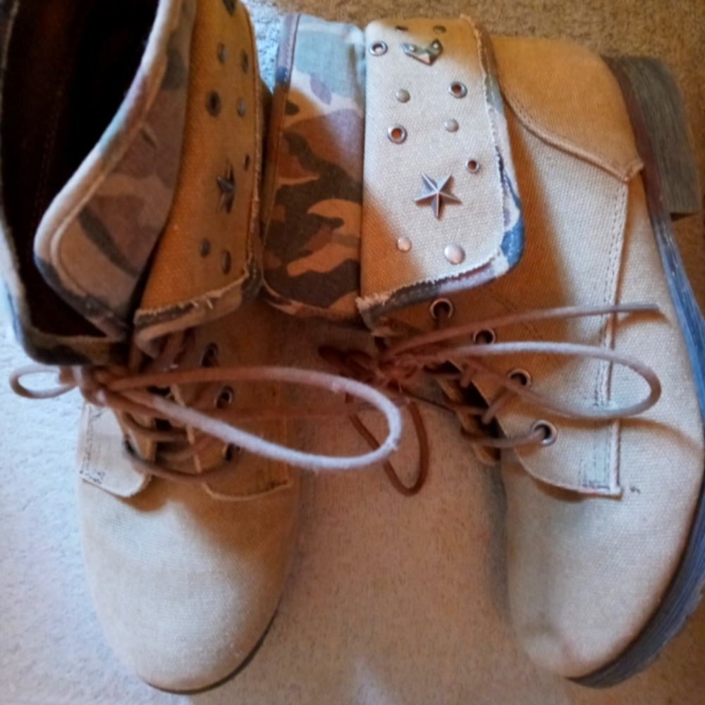 Combat boot